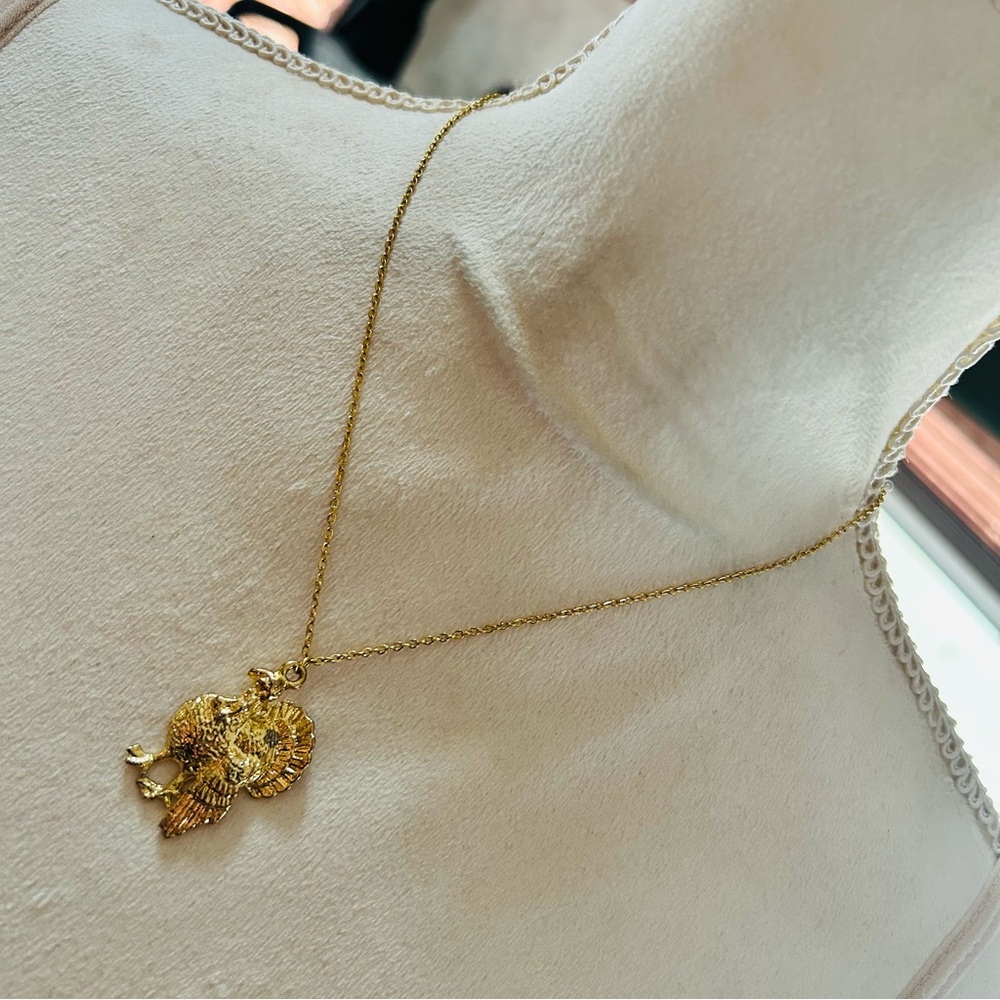 Vintage gold plated turkey pendant on chain necklace - Picture 1 of 9
